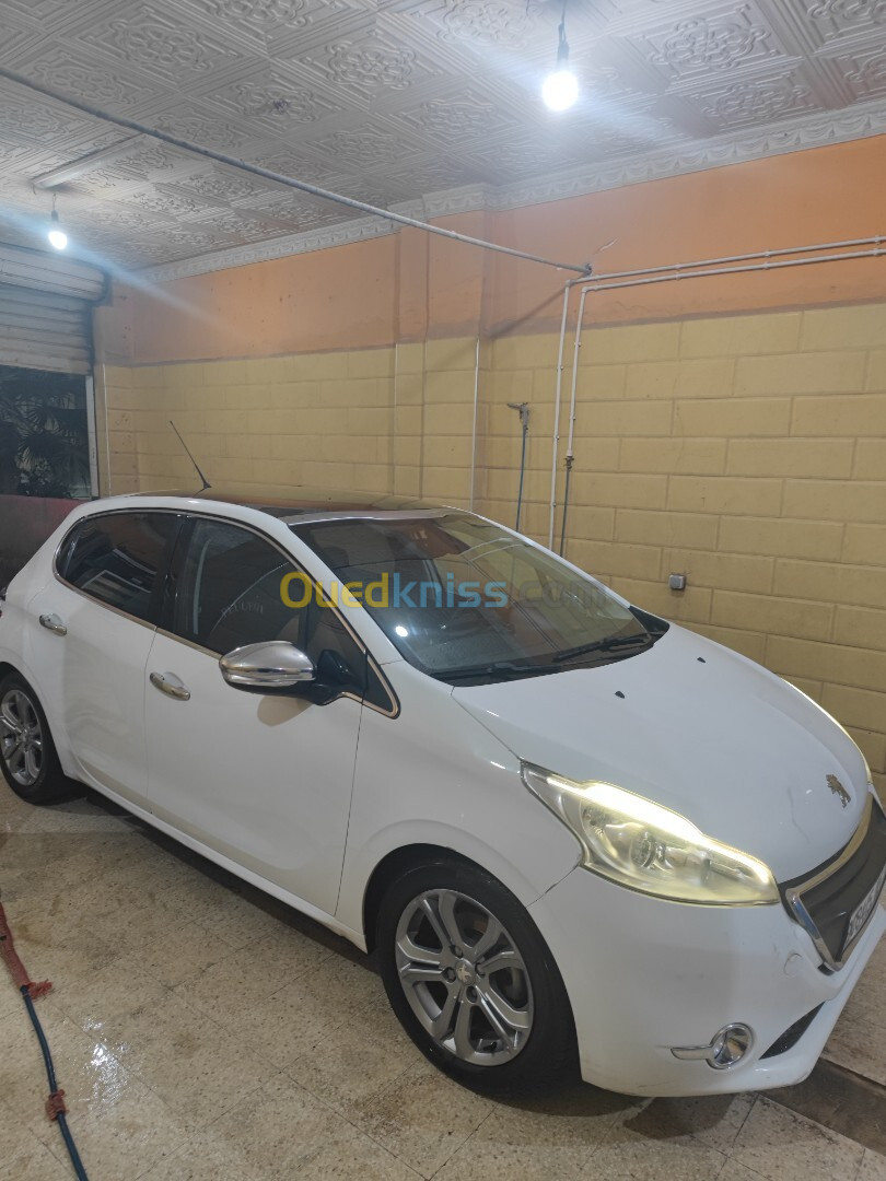 Peugeot 208 2015 Allure