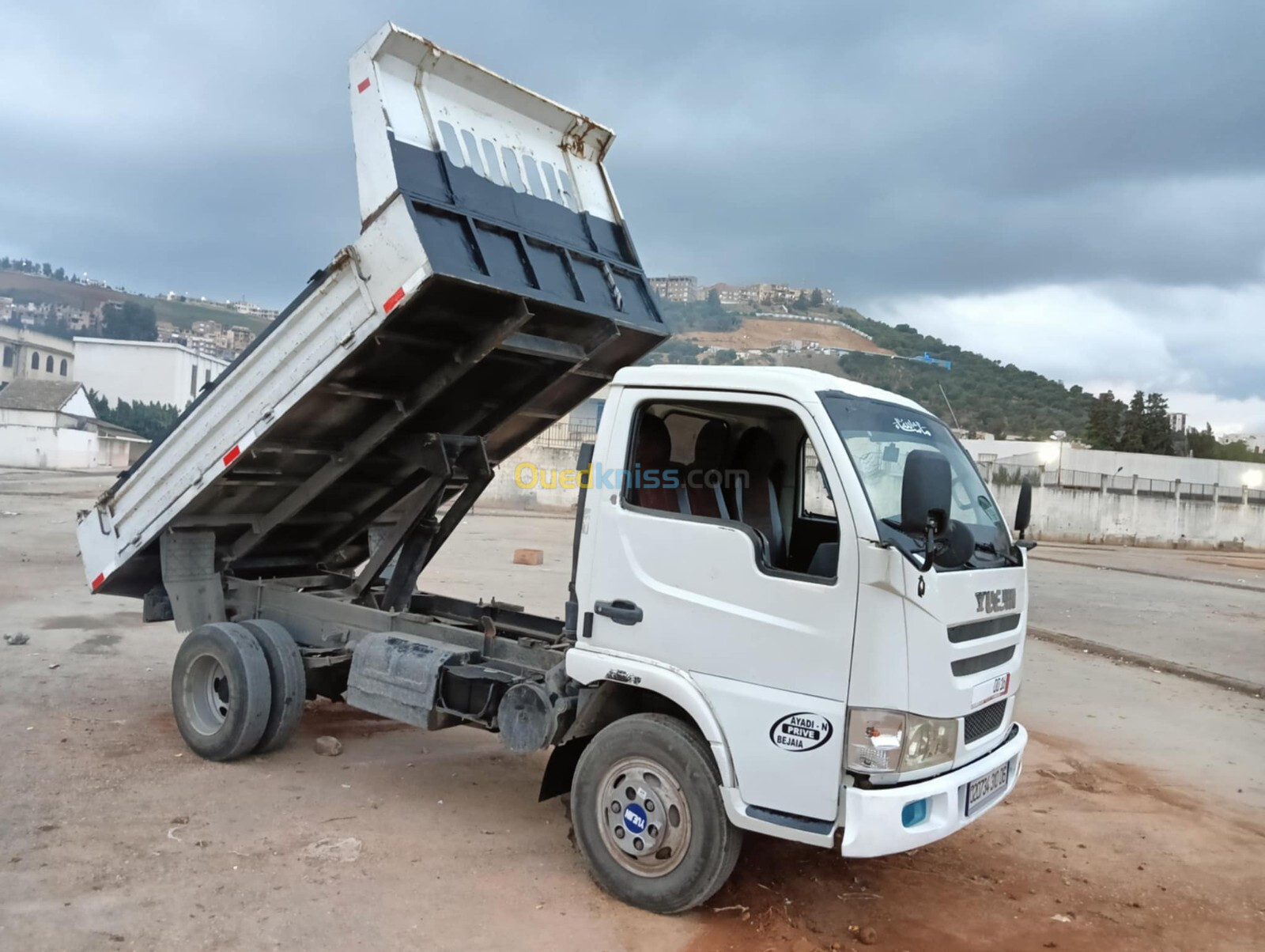 Camion yuejin a benne Camion yuejin a benne 2010