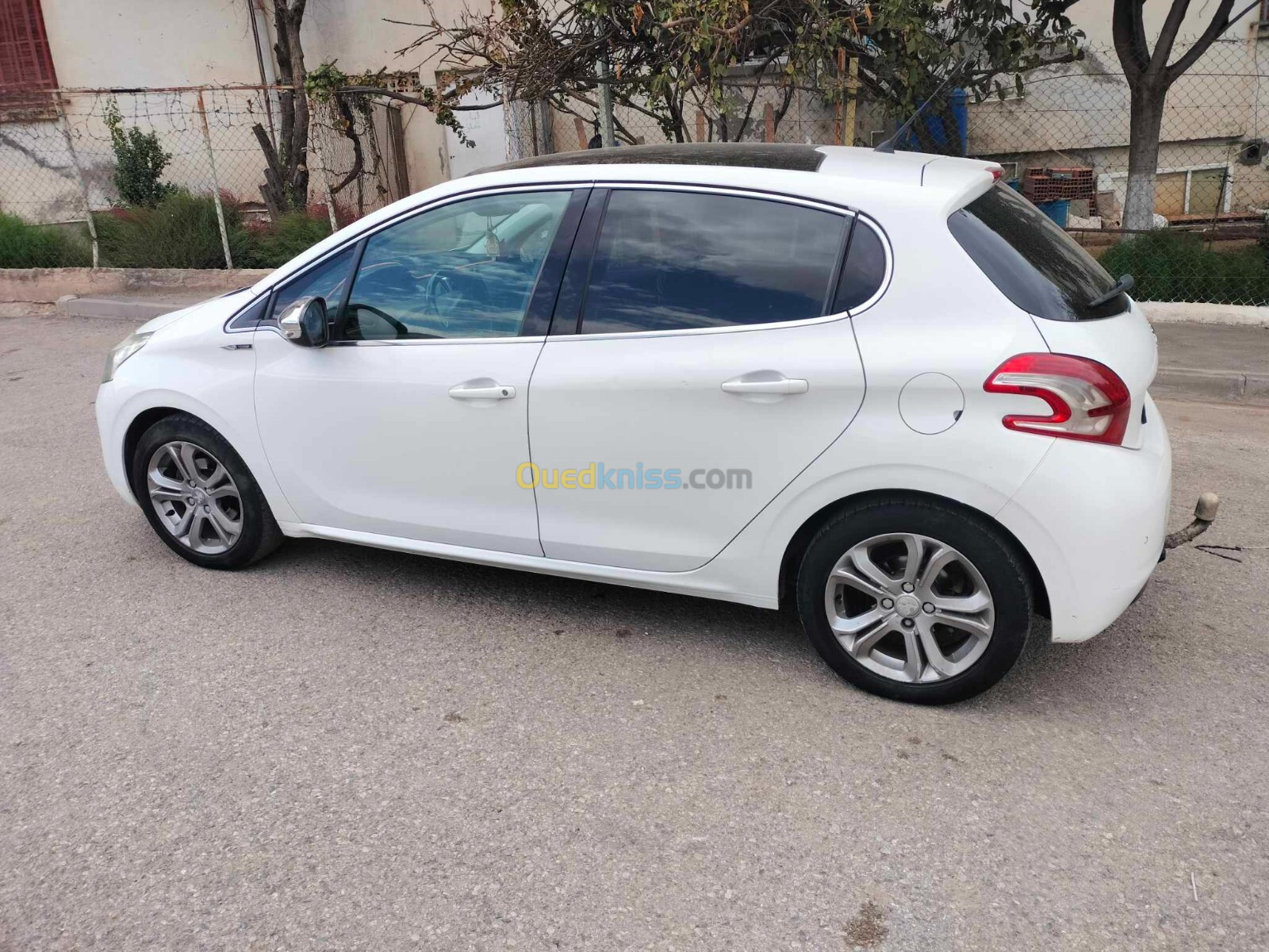 Peugeot 208 2015 Allure