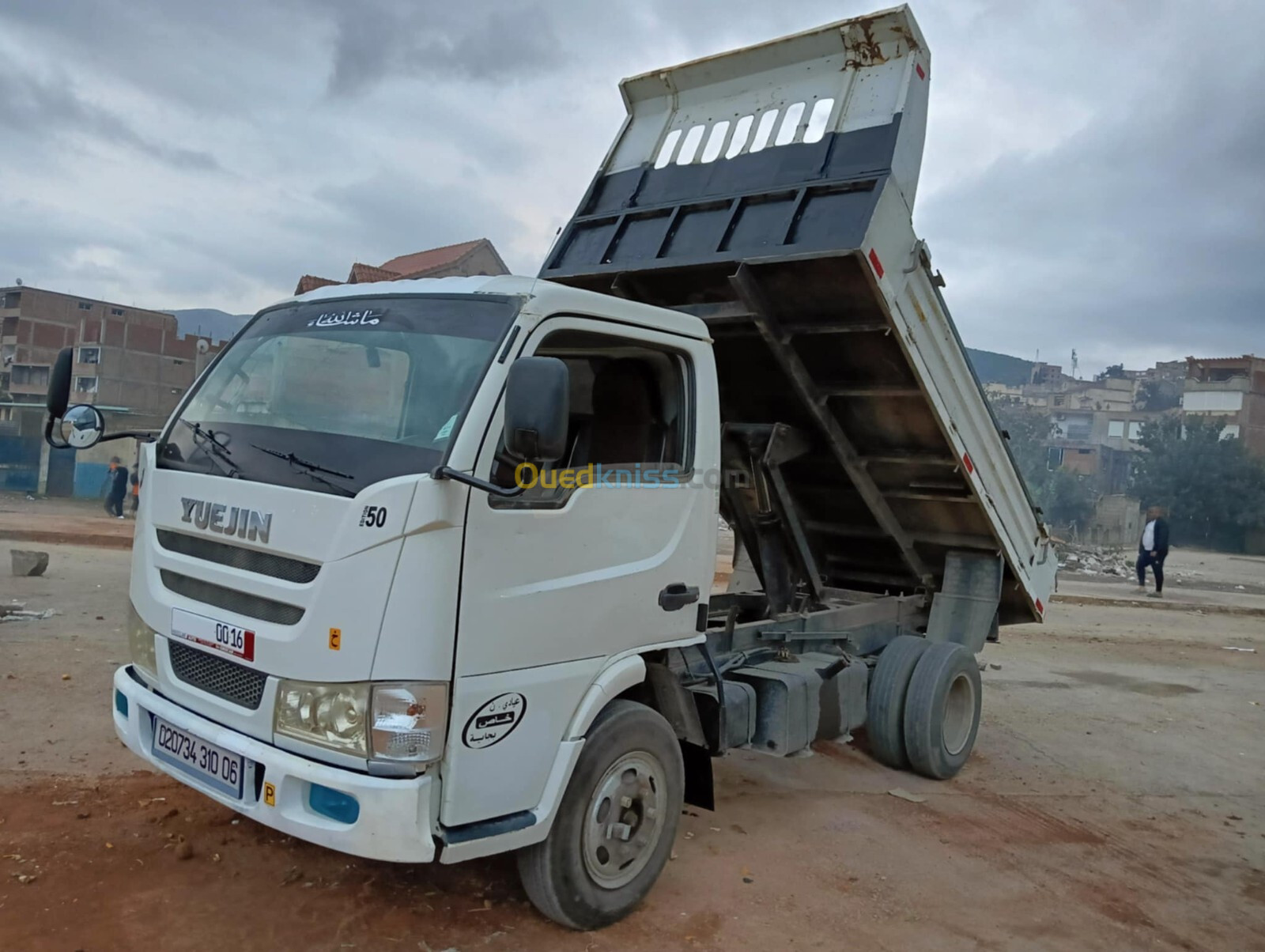 Camion yuejin a benne Camion yuejin a benne 2010