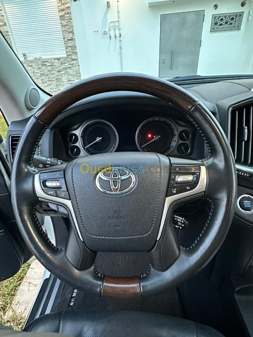 Toyota Land Cruiser 2020 V8 D4D