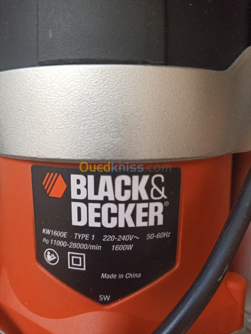 Vend défonceuse Black et Decker complète 