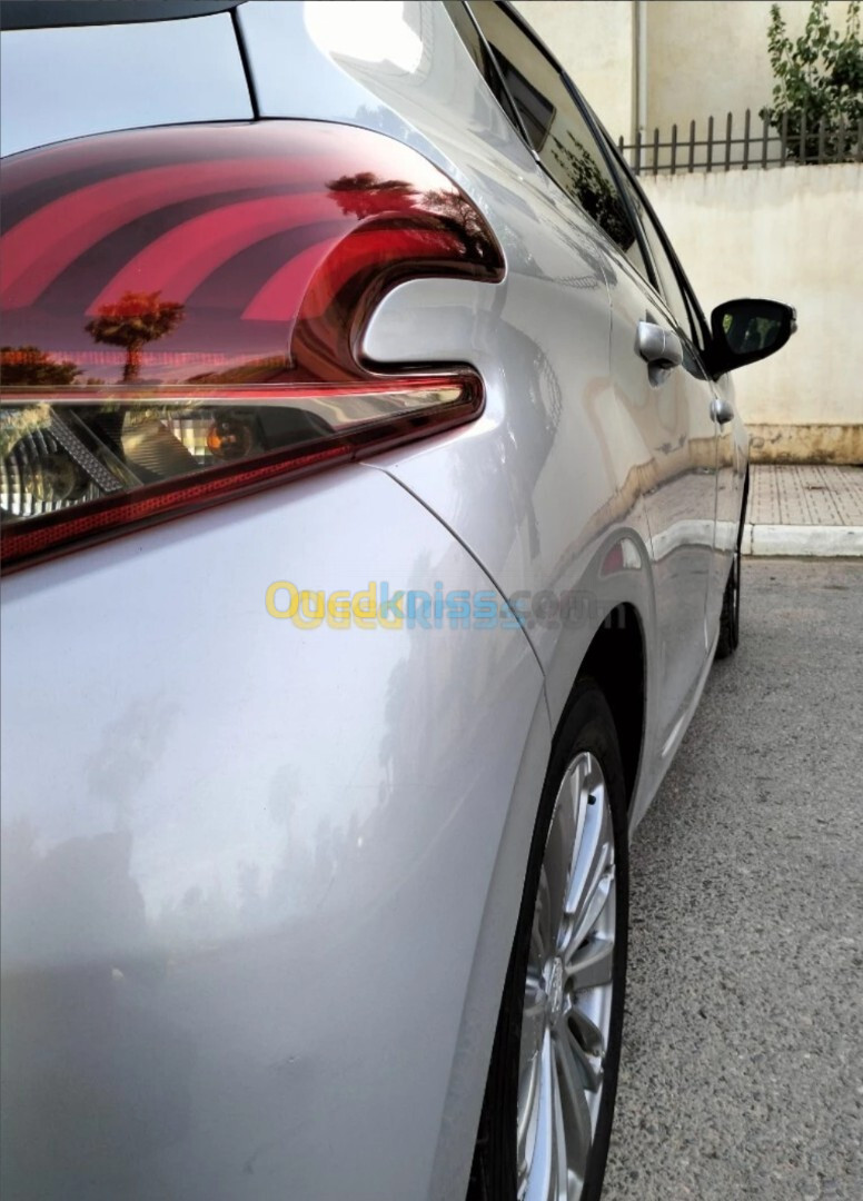 Peugeot 208 2015 Allure