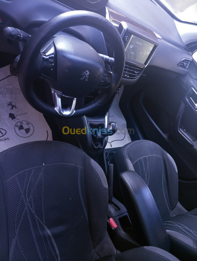 Peugeot 208 2015 Allure