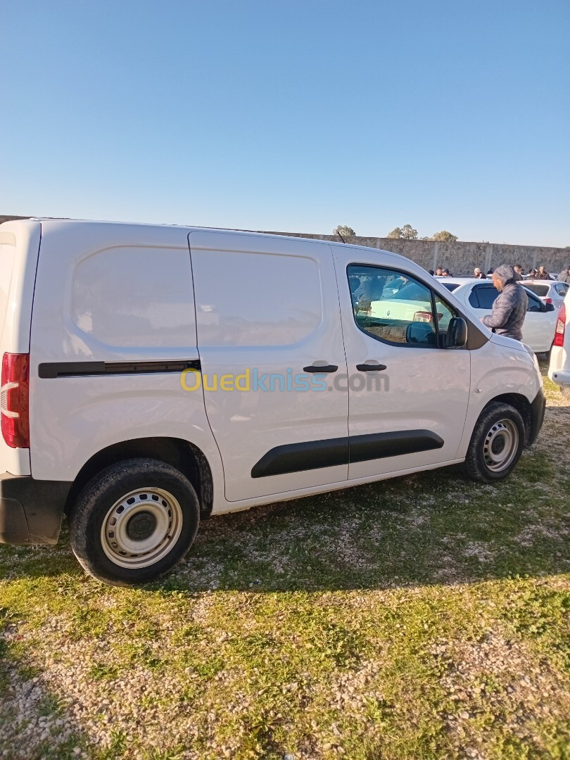 Fiat Doblo 2024 2place