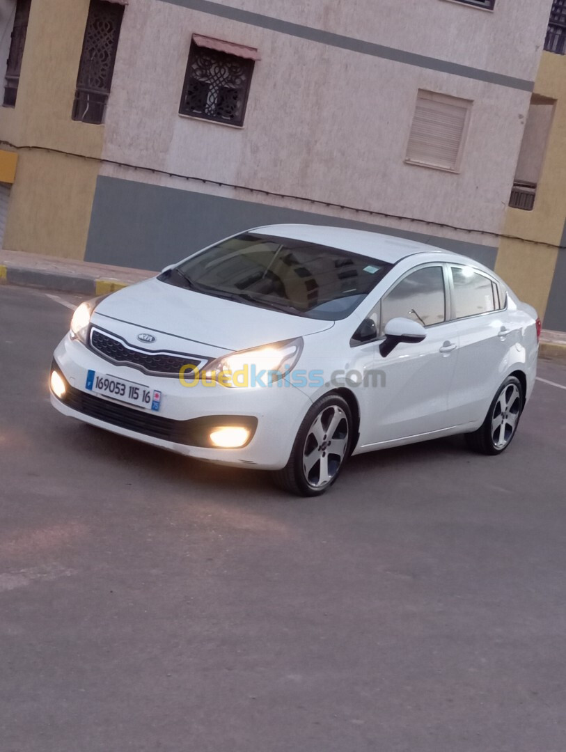 Kia Rio 5 portes 2015 Funny Facelift 