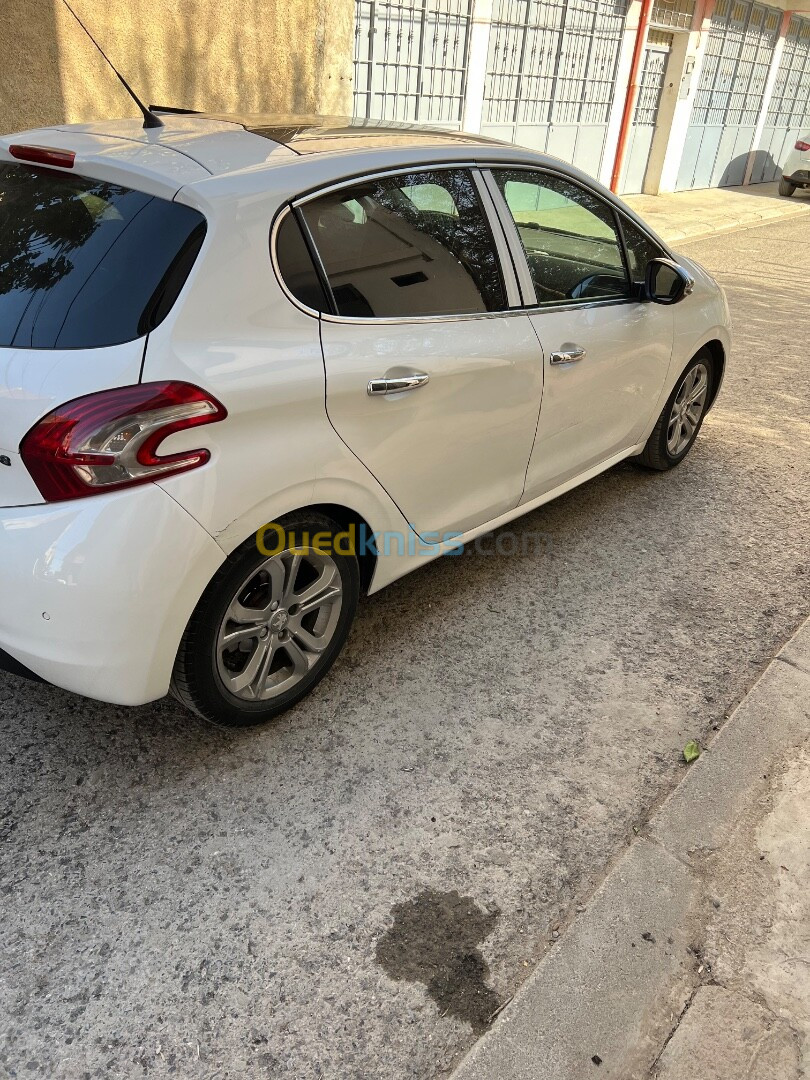 Peugeot 208 2015 Allure