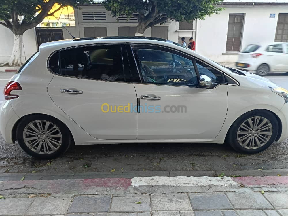 Peugeot 208 2015 Access Facelift