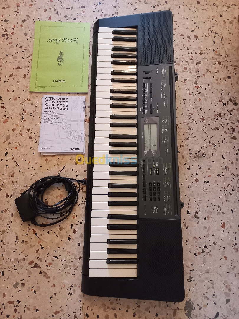 Synthétiseur Piano CASIO CTK-2200 avec support