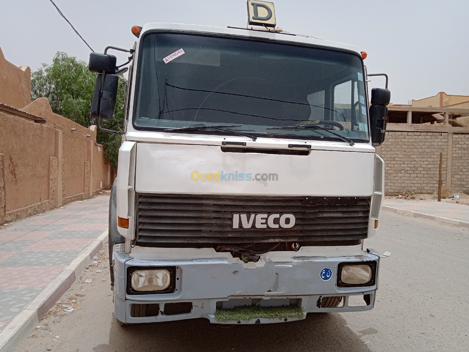 Iveco جرار طريقي 