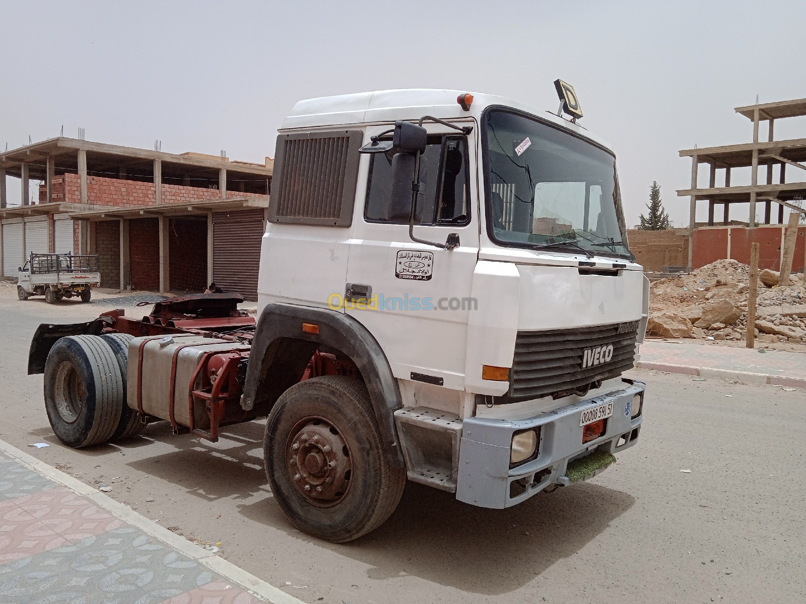 Iveco جرار طريقي 