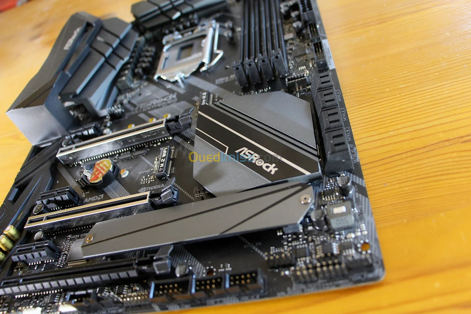 carte mere asrock z390 extreme 4 + CPU I5 9400F/I7 8700K + SSD ADATA SU800 120 GB + watercooling 360 cooler master ml360L V2 ARGB