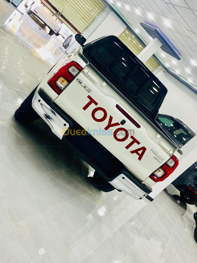 Toyota Hilux 2022 OMANIA