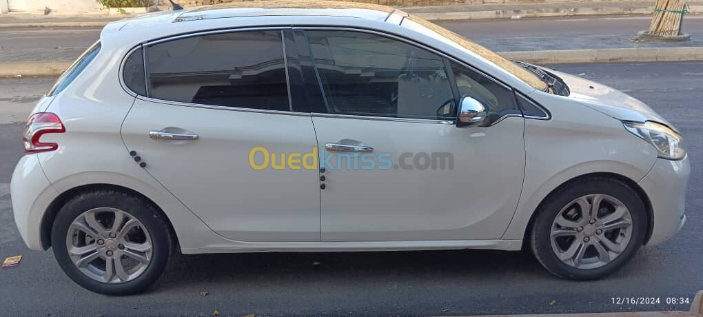 Peugeot 208 2015 Allure