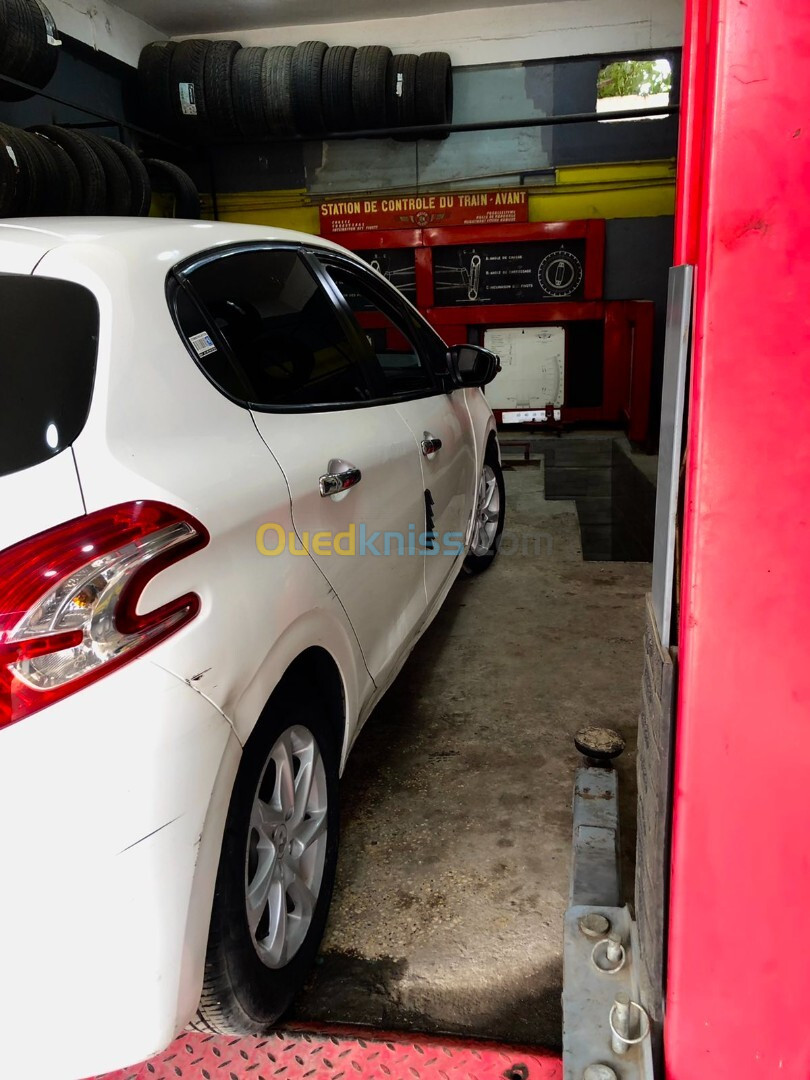 Peugeot 208 2015 Access