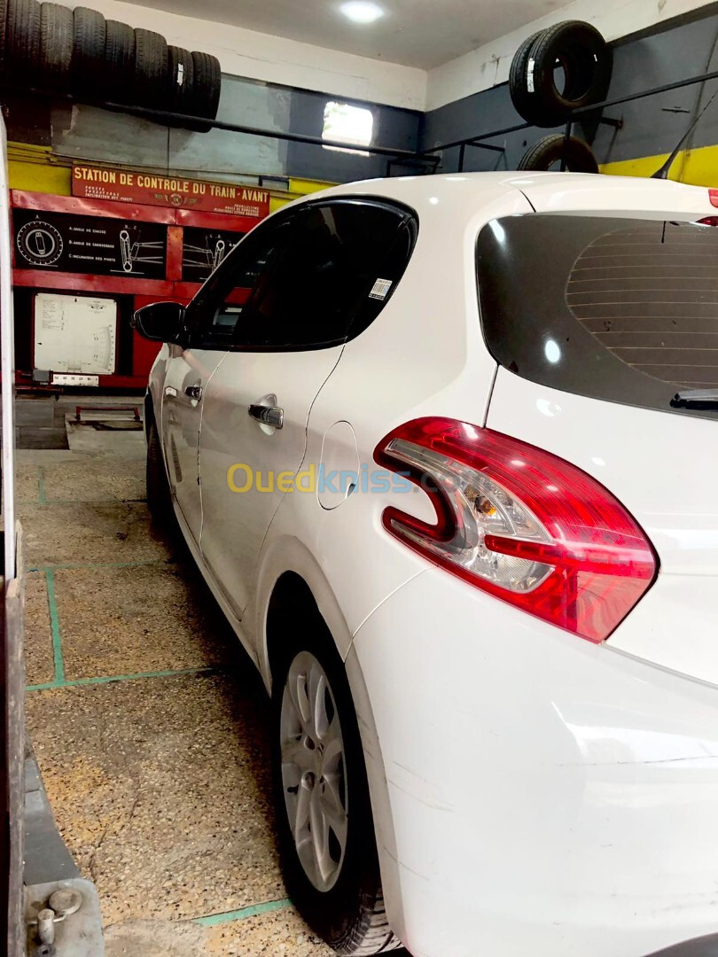 Peugeot 208 2015 Access