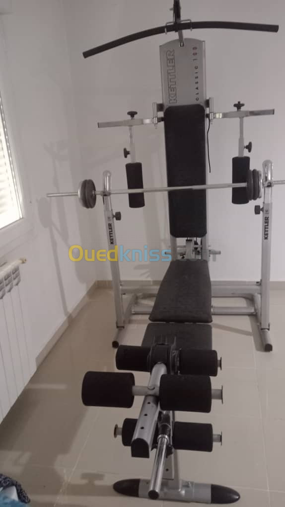 Multi gym kettler classic 100 + 40 Kg de disc + barre de triceps 