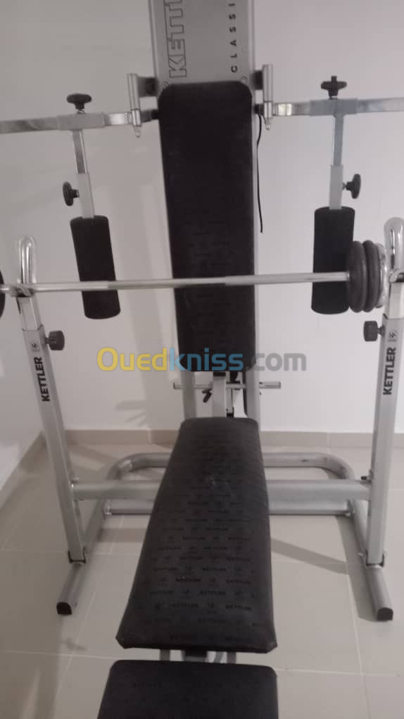 Multi gym kettler classic 100 + 40 Kg de disc + barre de triceps 