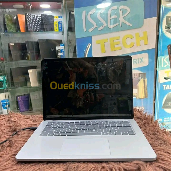 Surface Laptop Studio  Intel core i7 11370H - 16GB 512 GB SSD Nvme  Ecran 14,4" 2K Tactile Rotatif 