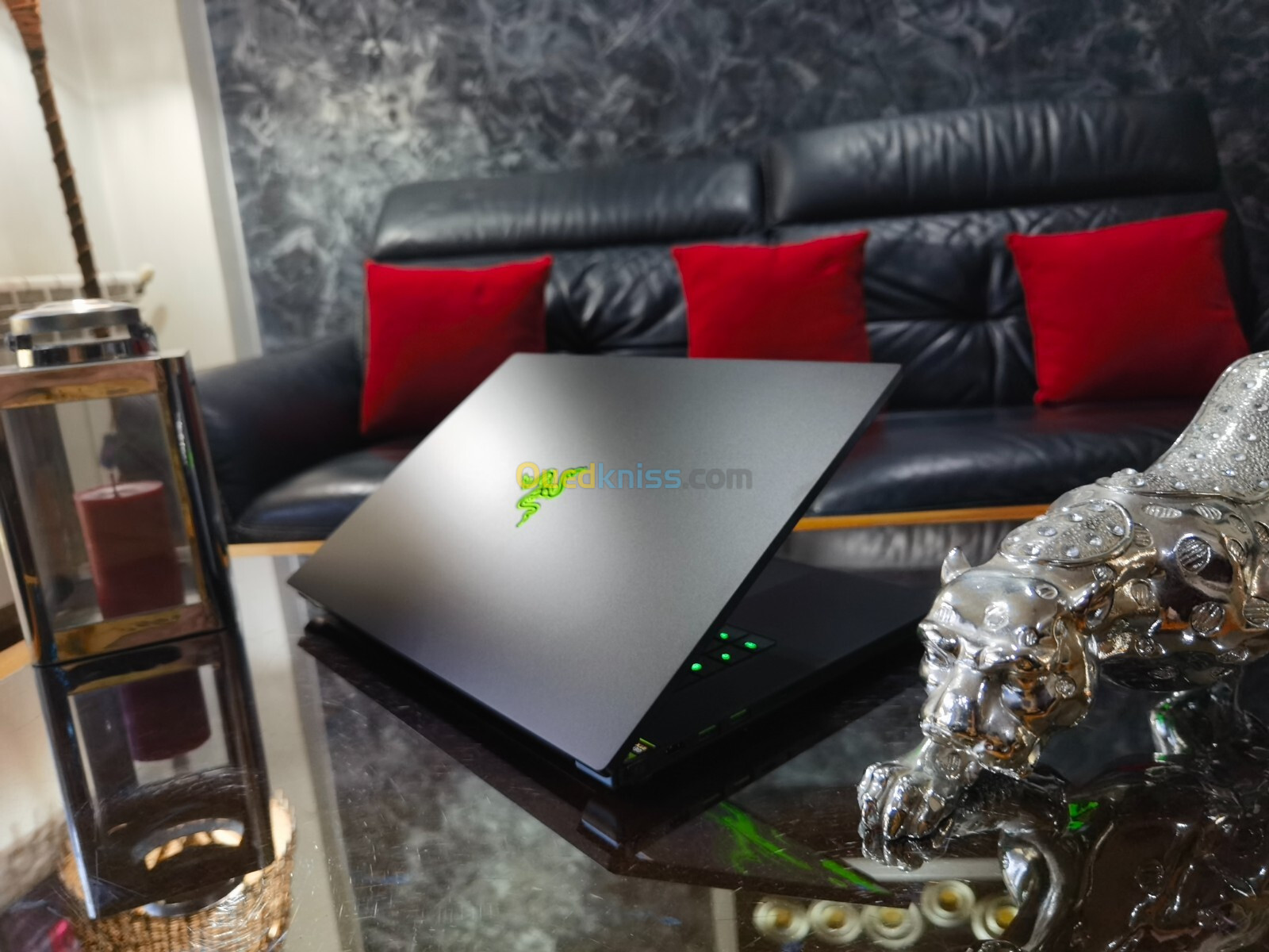 Razer Blade 16 - Intel i9-13950HX -RTX 4070 8Go - Écran 16" Mini LED 4k 120HZ - RAM 32Go - SSD 1TB 