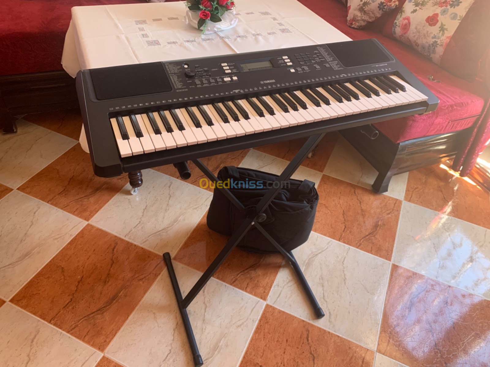 Synthétiseur Yamaha PSR E363 + Support + Housse