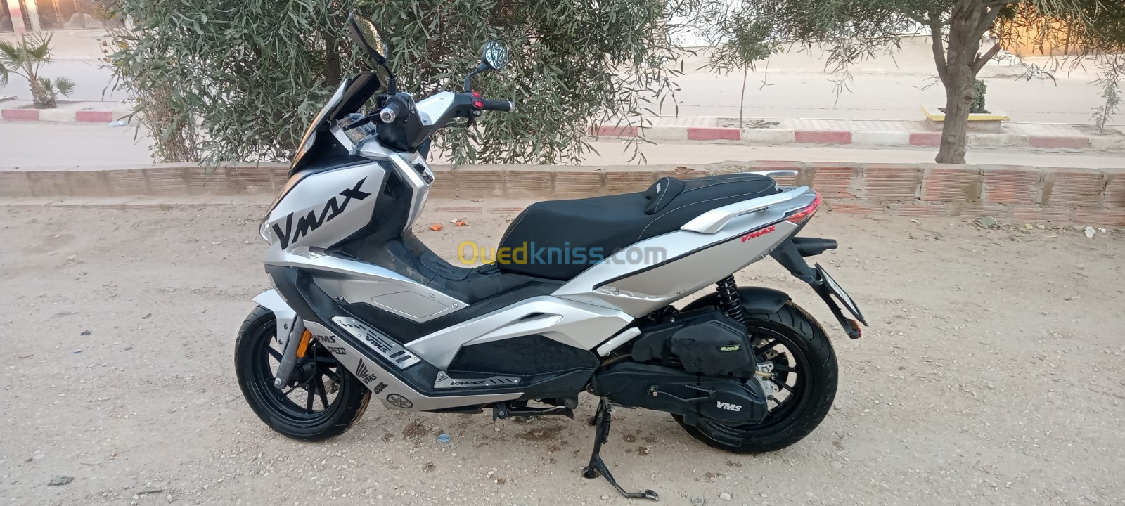 Vmx 200 لا شيء 2023