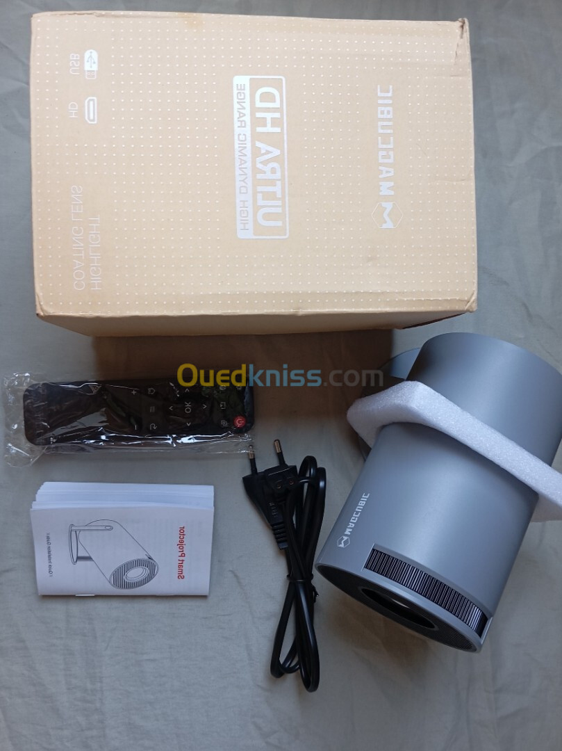 Datashow mini projector : MAGCUBIC HY 300 pro