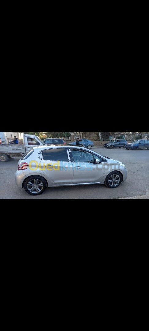 Peugeot 208 2015 Allure