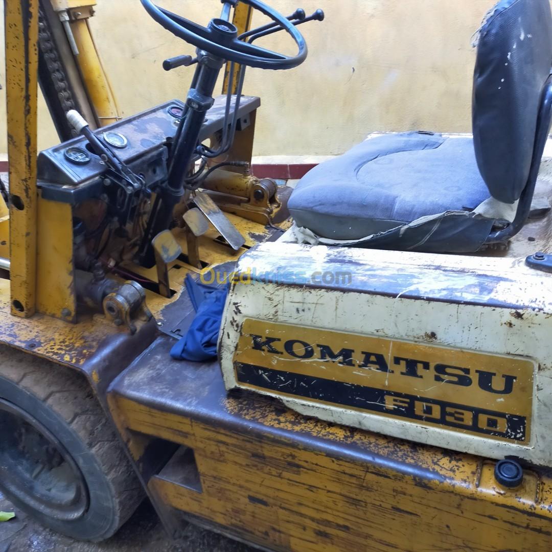 Komatsu FD30 رافعة شوكية 