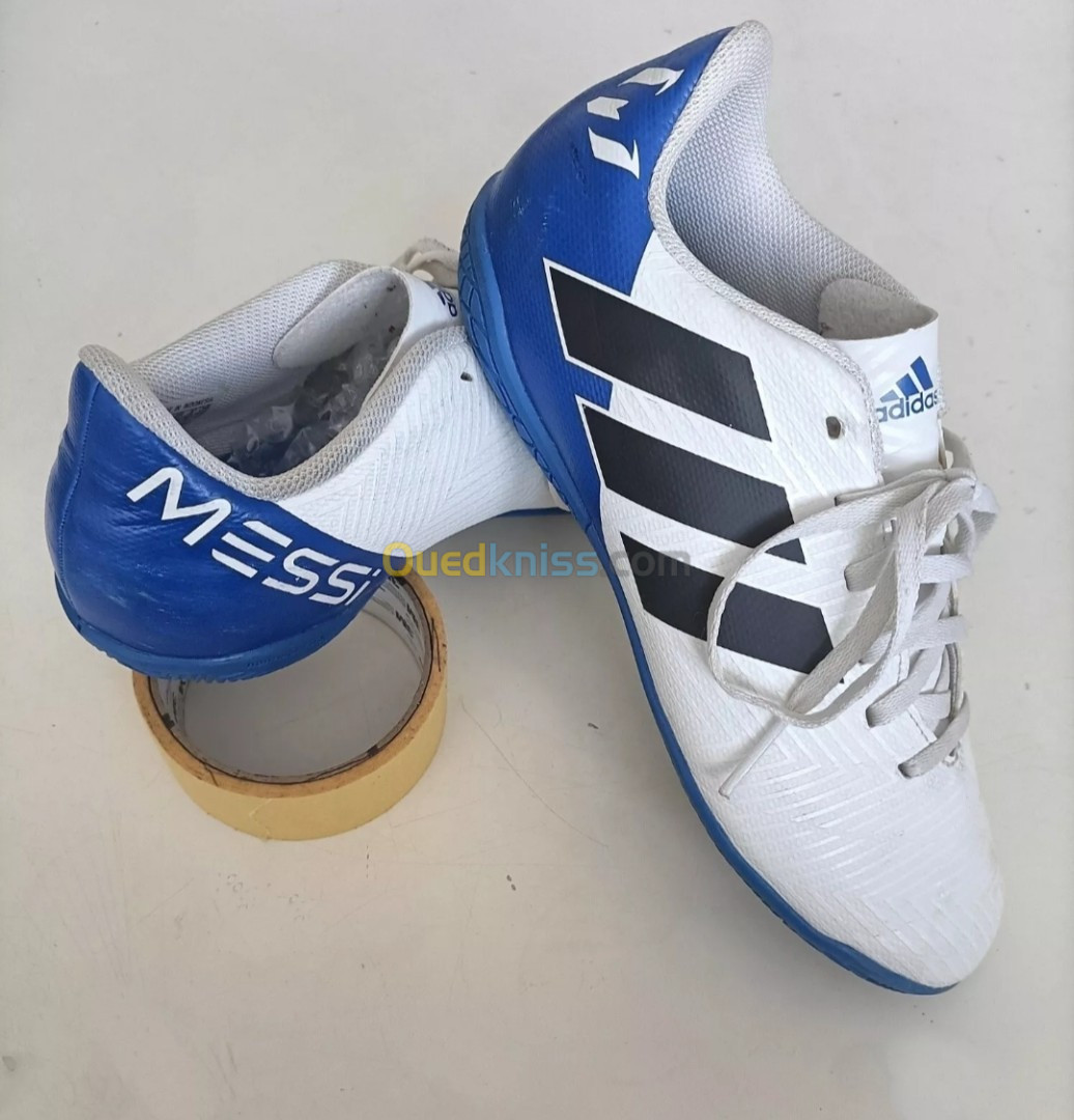 Chaussures ou souliers de football - crampons - Adidas MESSI en bon état, pointure 38