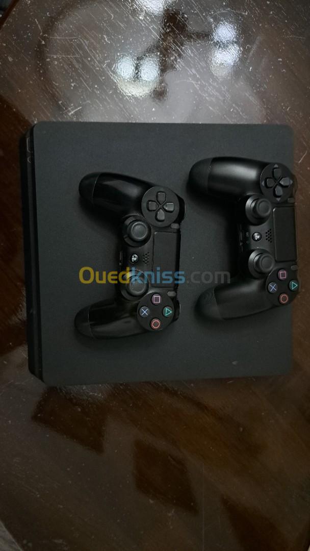 Playstation 4 slim 500g et 2 manettes 