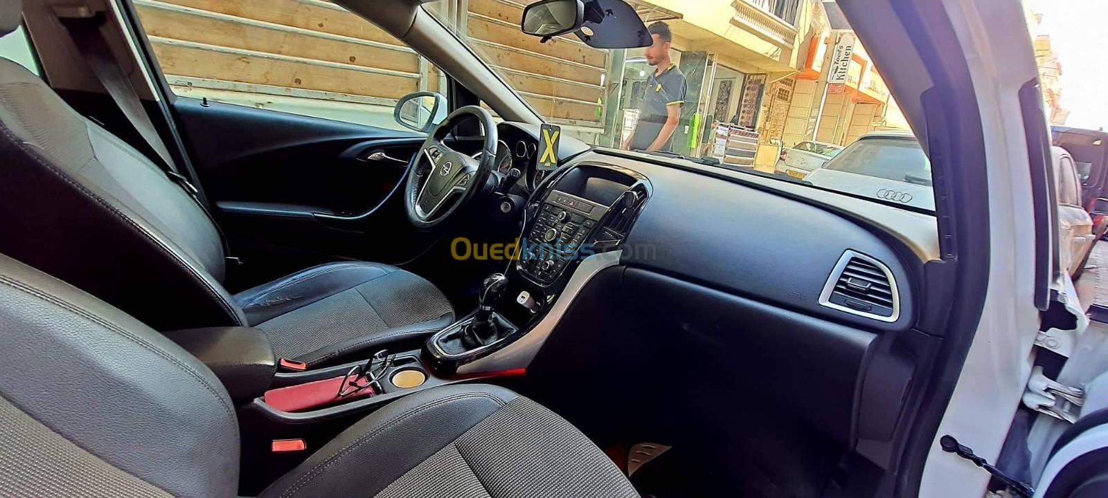 Opel Astra 2015 COSMO