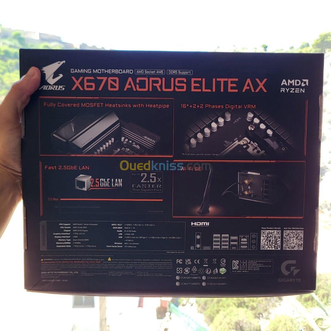 carte mére Gigabyte X670 AORUS Elite AX Socket AM5 jamais utilisé