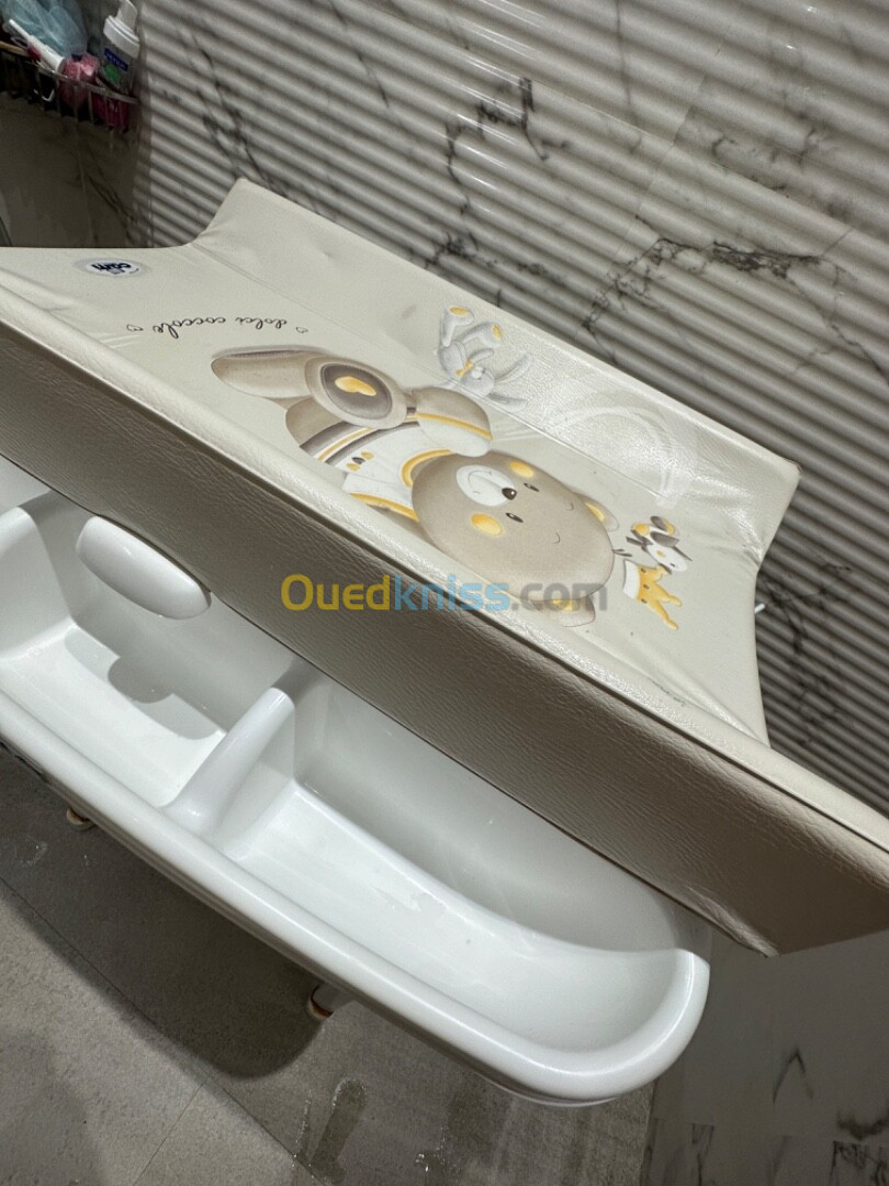 Baignoire pour bébé avec matelas de change 