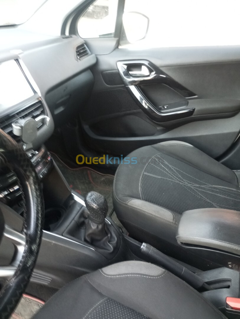 Peugeot 208 2015 208