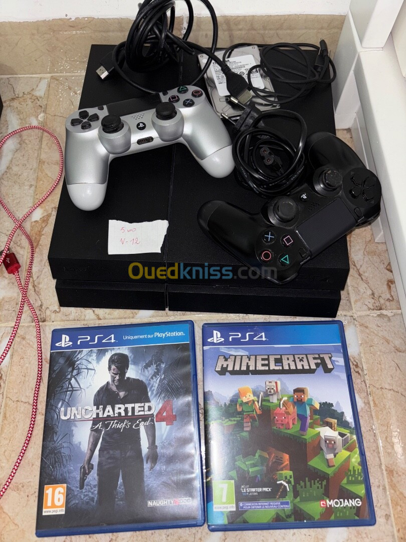 Lot ps4 cd et manettes 