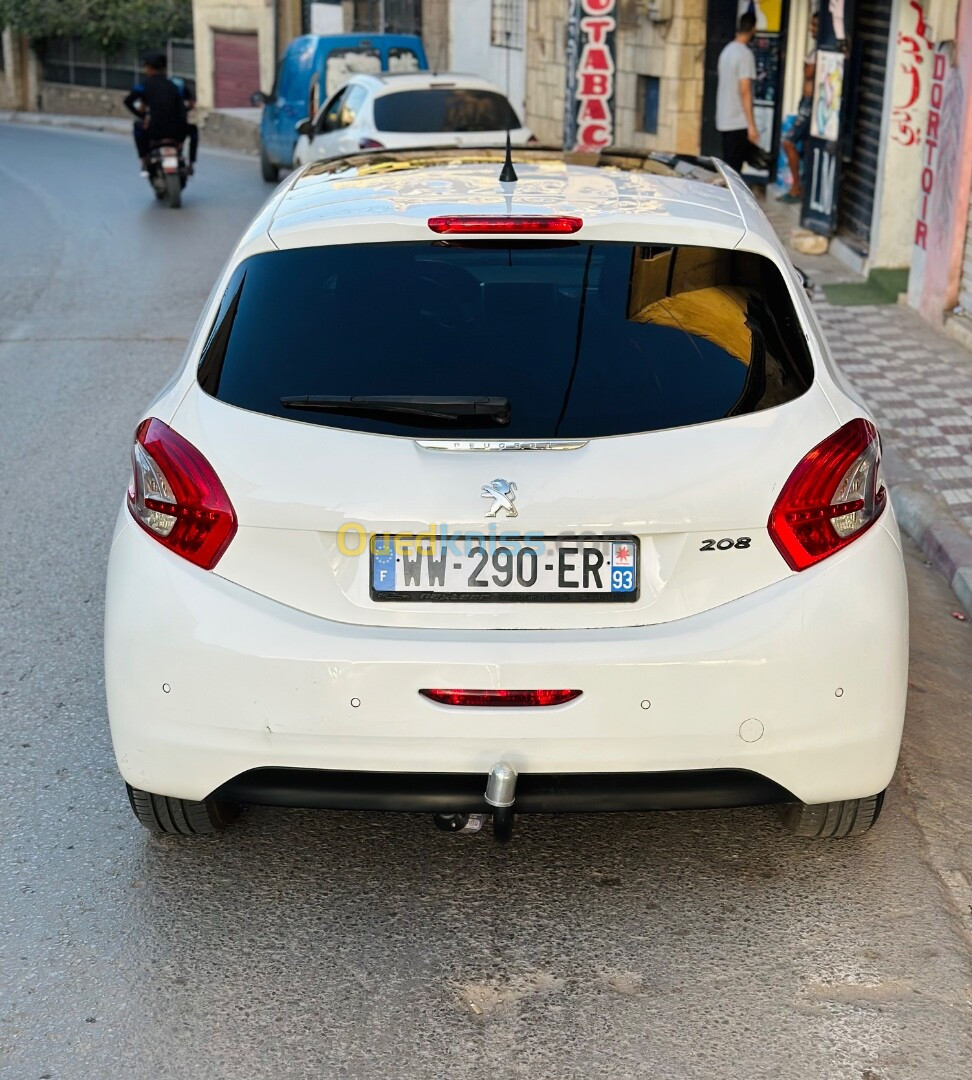 Peugeot 208 2015 Allure