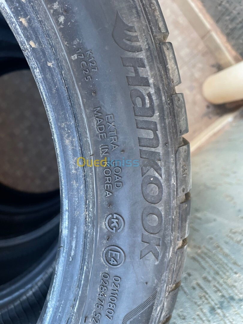 4 pneus Hankook 215 45 R18