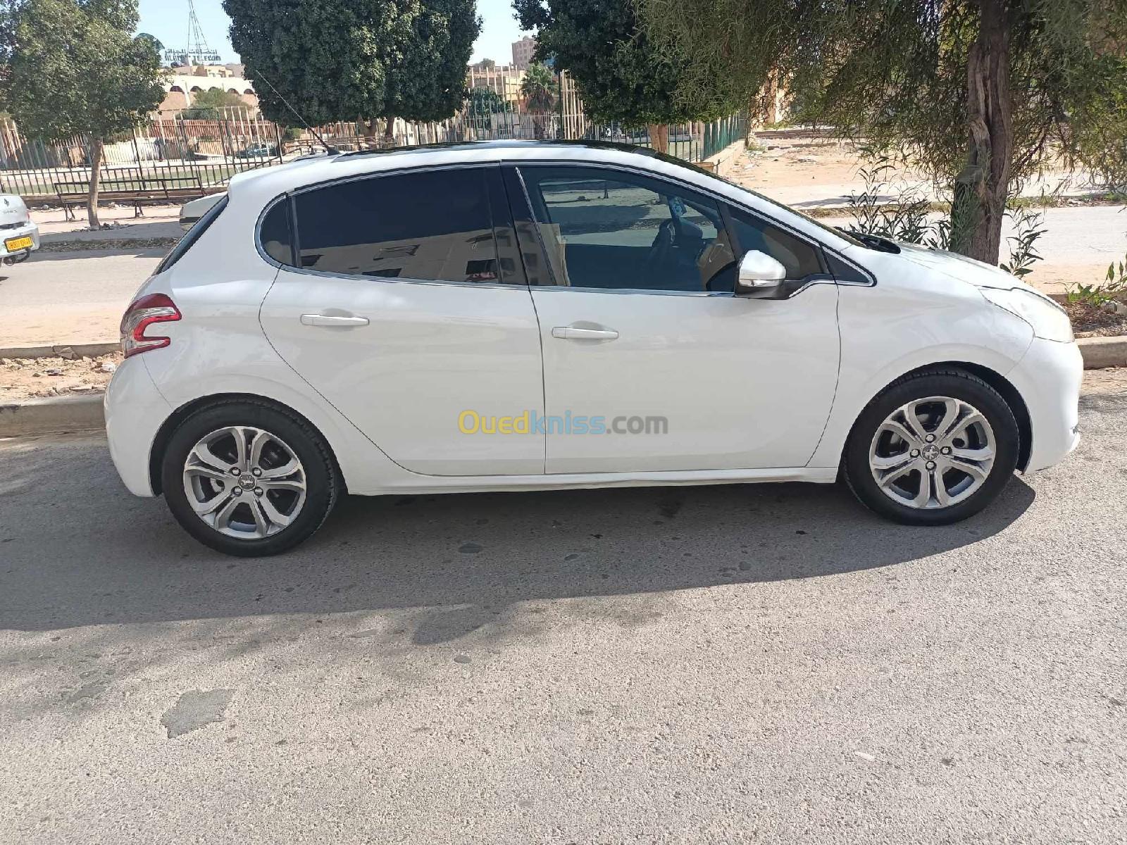 Peugeot 208 2014 Allure