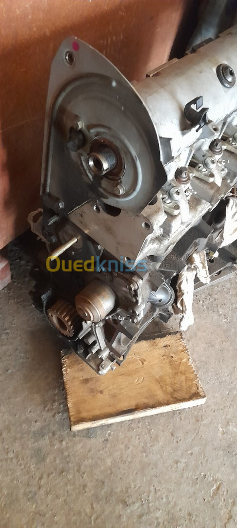 Moteur Laguna 2/1.9 DCI la 125ch  ( batima)