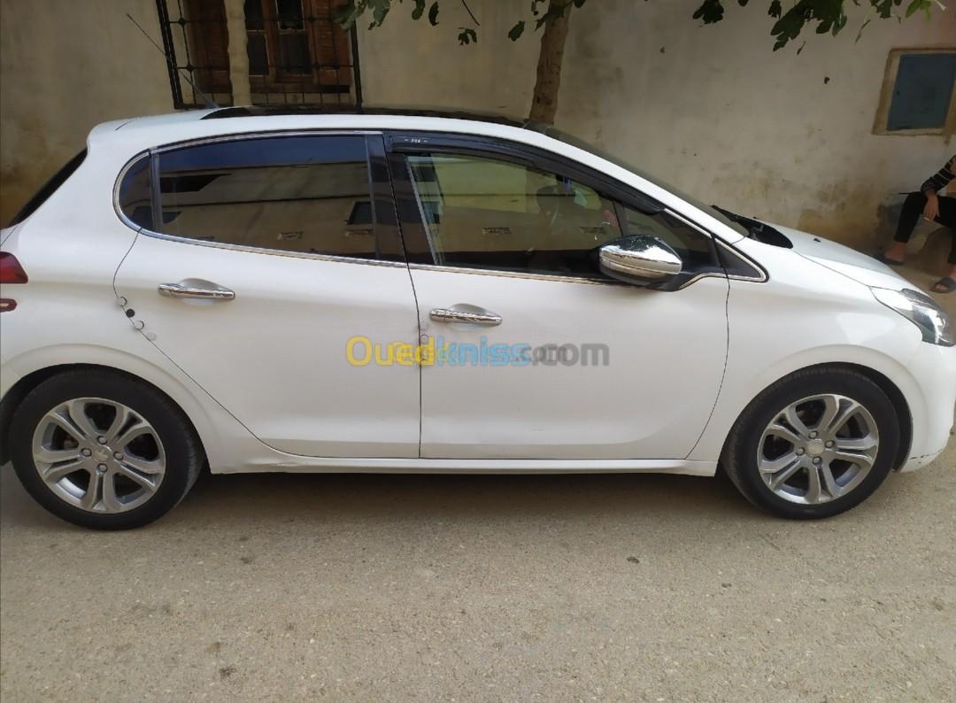 Peugeot 208 2015 Allure