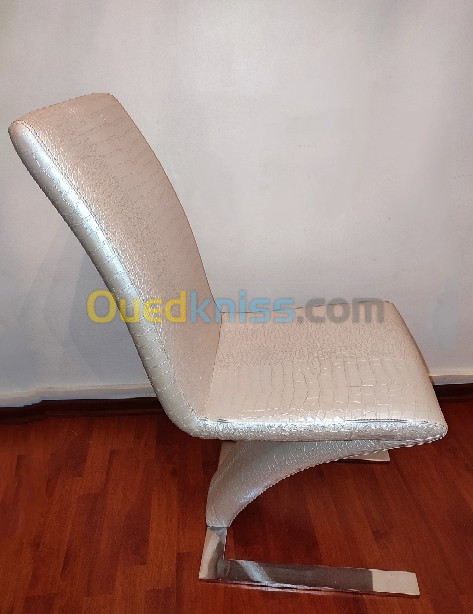 CHAISES DE LUXE EN CUIR SERPENTAIRE 