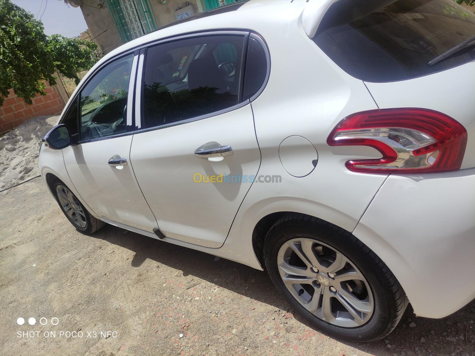 Peugeot 208 2015 Allure