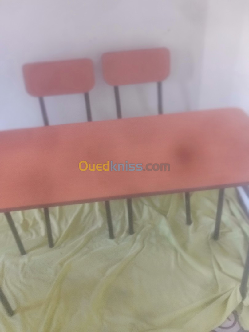 Table et chaise pour ecole