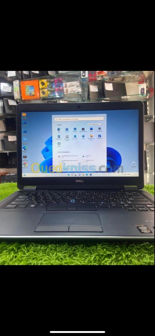 Promotion Dell latitude i7 vpro 4300 14,6 pouce avec cartable ssd 8Gb / 16Gb ram 