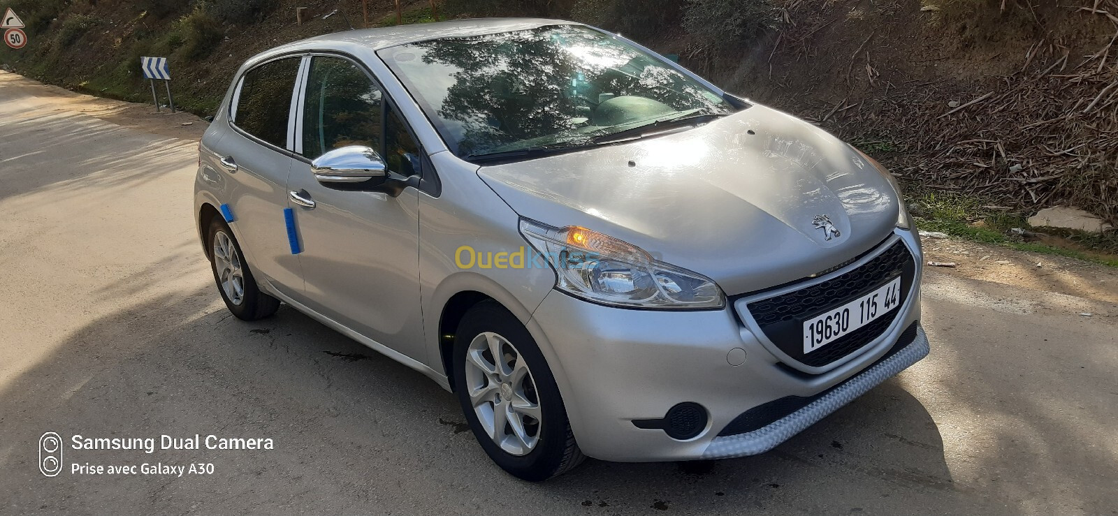 Peugeot 208 2015 Silver Line