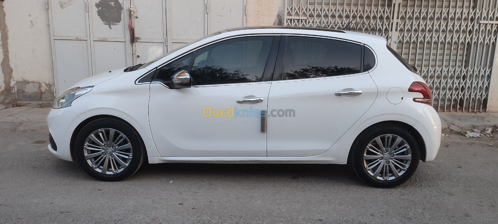 Peugeot 208 2015 Allure Facelift