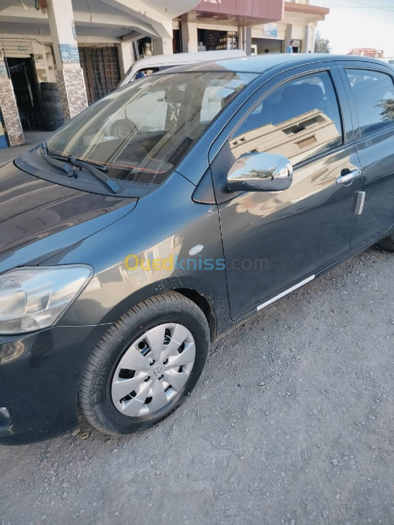 Toyota Yaris Sedan 2010 Select