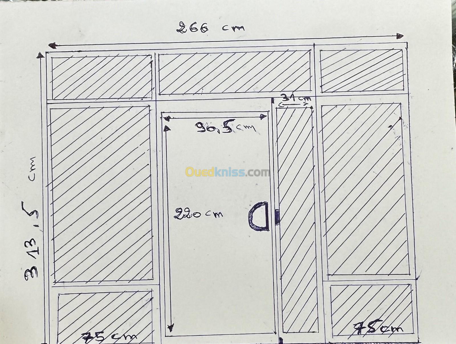 DEUX VITRINES EN ALUMINIUM BONNE ÉTAT 