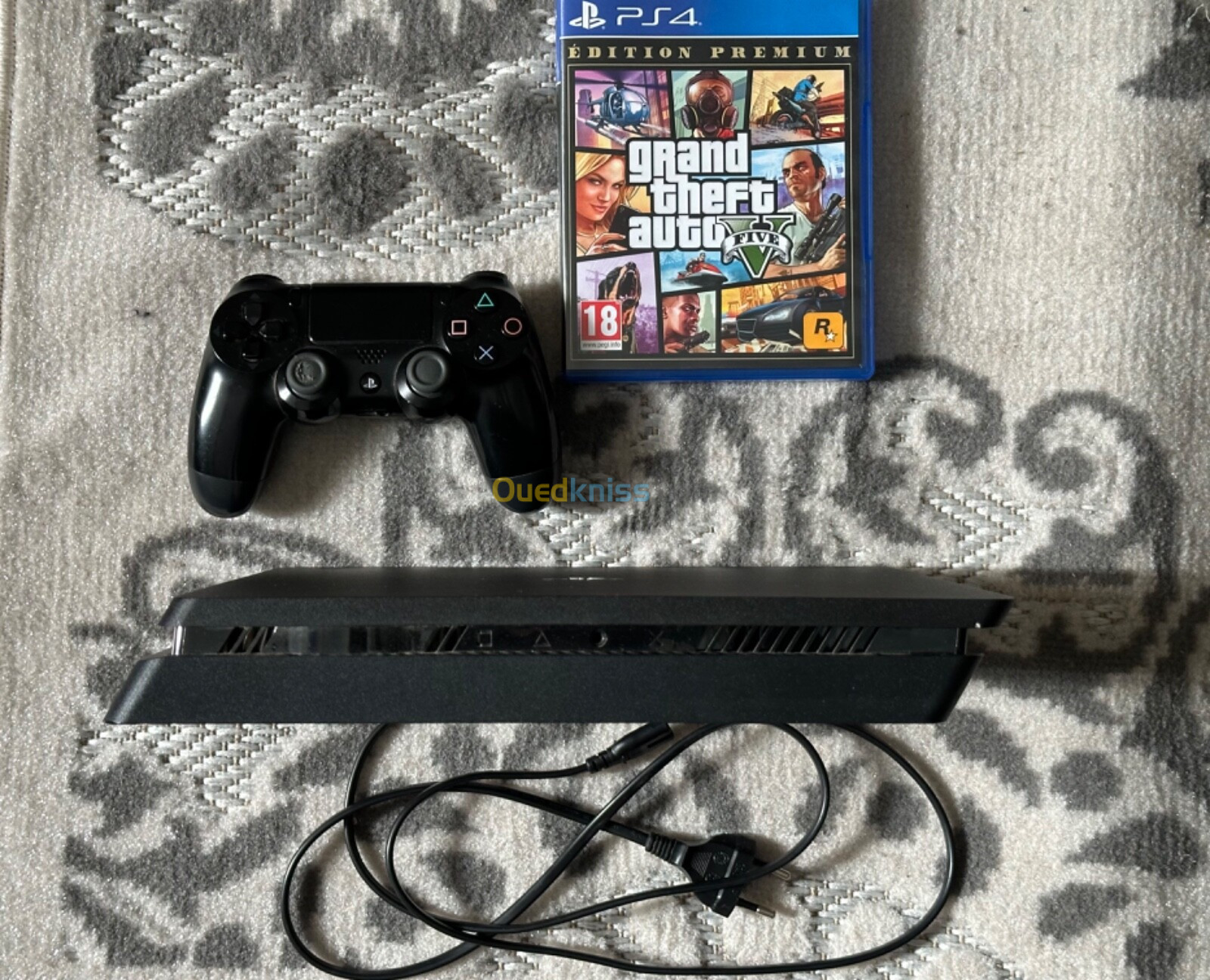 Ps4 slim 1TO + cd gta 5 + manette original 